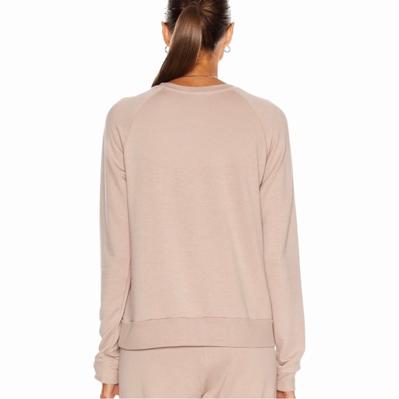 Beyond Yoga Raglan Crew Fleece Pullover in Chai - Picture 6 of 14